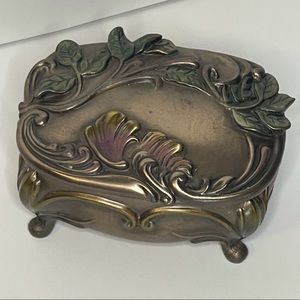 Art Nouveau Spring Box